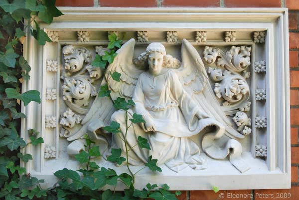 Dorotheenstädtischer Friedhof Berlin Engelrelief