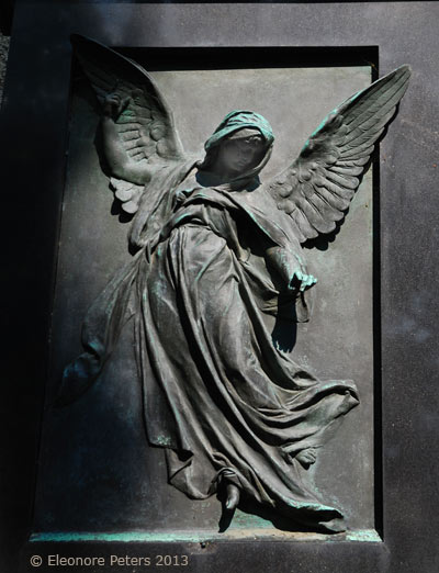 Schwebender Bronzeengel München