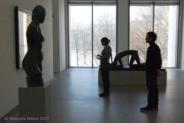 Skulpturen und Besucher