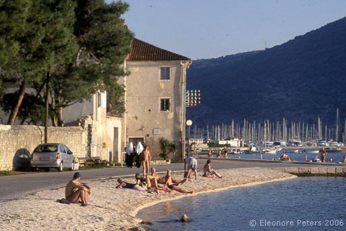 Strand direkt am Benediktinerinnen-Kloster