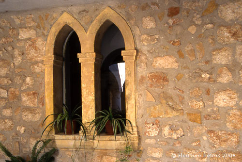 Gotisches Fenster im Franziskanerkloster in Cres