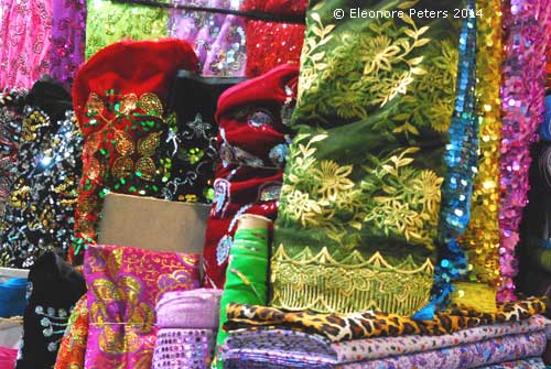 Basar in Istanbul, bunte Stoffe