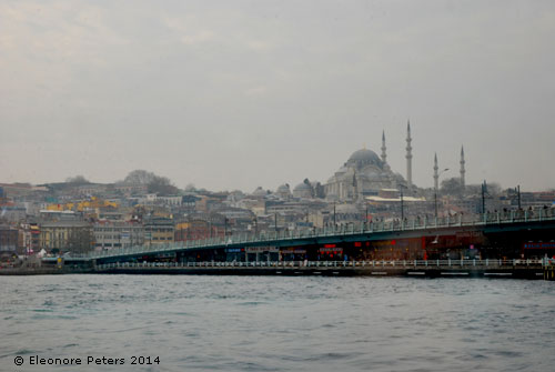 Die Galata-Brücke über den Bosporus