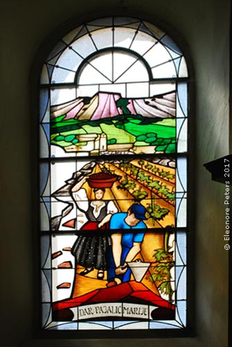 Baska Kirchenfenster von Sveti Trojice