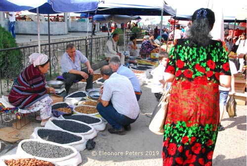 Basar Samarkand mit Nüssen und Samen