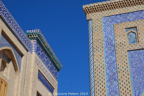 Innenhof vor dem Pakhlavan-Makhmud-Mausoleum