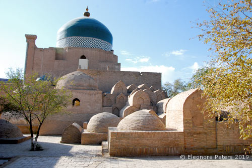 Nekropole hinter dem Pakhlavan-Makhmud-Mausoleum