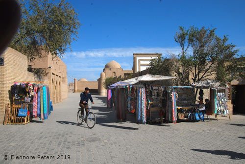 Souvenirstände in der Altstadt von Cihiwa