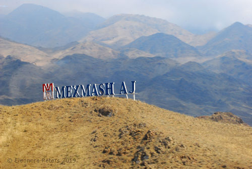 Zugfahrt durch die Berge in das Ferganatal