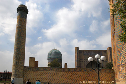 Bibi-Khanum Moschee von der Straße