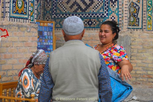 Im Innenhof einer drei Koranschulen des Registan in Samarkand