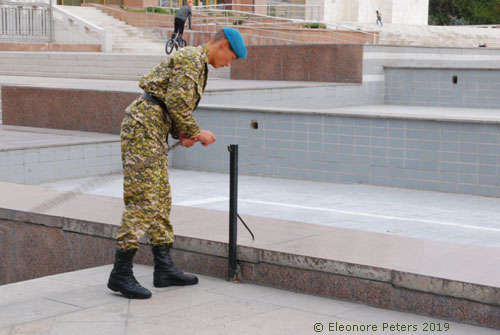Soldat nach der Wachablösung