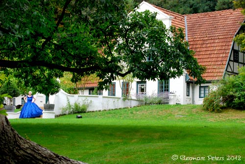 Barkenhoff Fotoshooting mit blauem Kleid