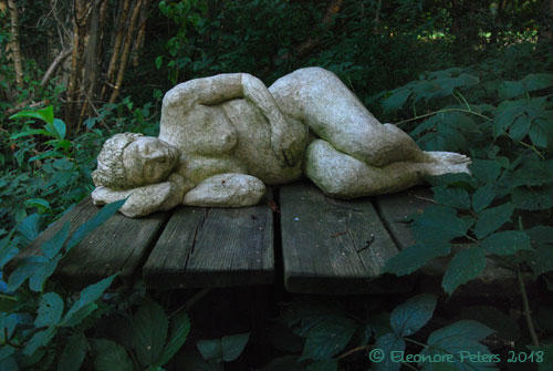 Liegende Figur