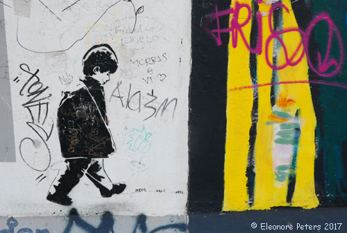 East Side Gallery armer Knabe