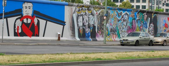 Mauerstreifen mit Graffities