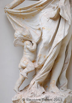Versteckspiel, barocker Putto