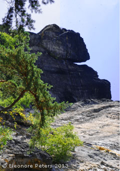 Felsen mit Schlitz