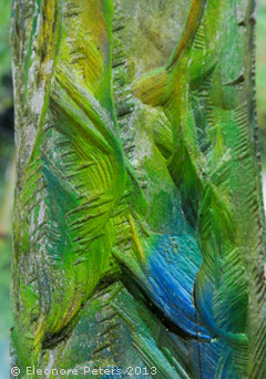 Holzkunst im Pflanzengarten