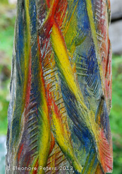 Holzkunst im Pflanzengarten