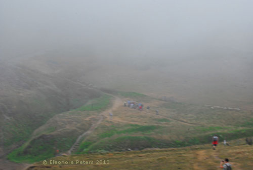 Wandergruppe im Nebel