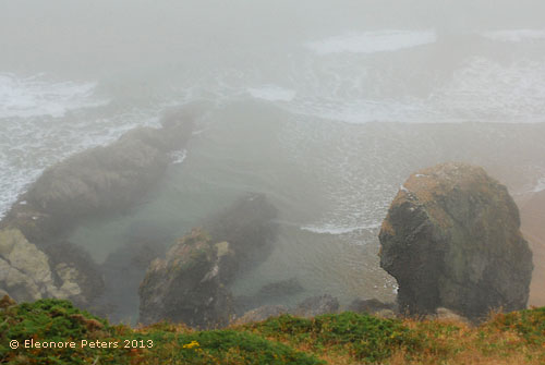 Felsen und Meer am Wanderweg von Salcombe nach Hope