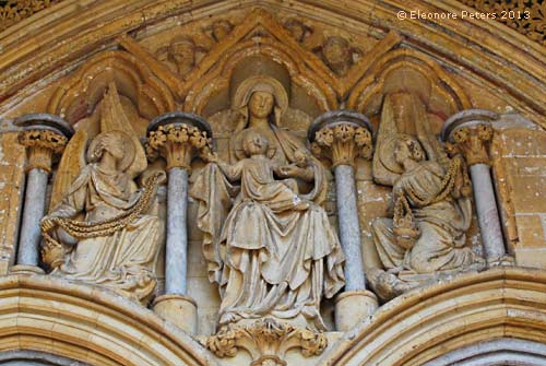 Portal mit Marienfigur