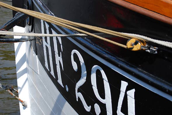 Elbe, altes Schiff, Detail