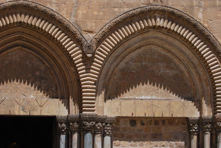 Fassade der Grabeskirche