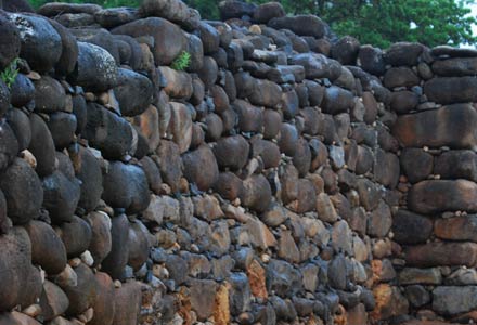 Mauer der historischen Stadt Dan