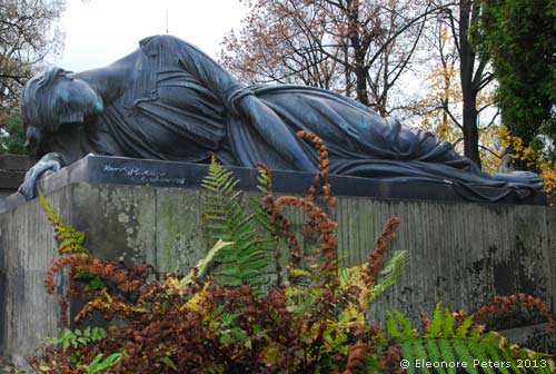 Jugendsil Grabfigur Krakau