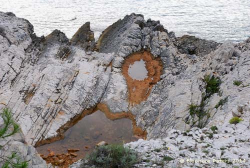 Gestein und Meer auf Losinj Kroatien