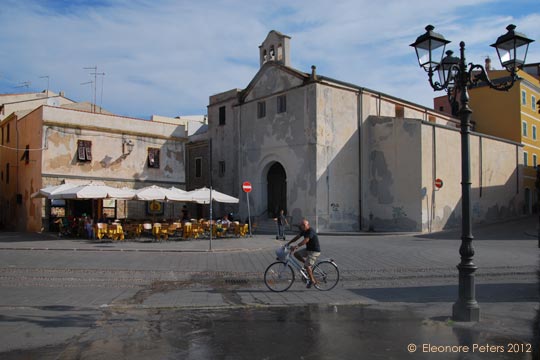 Platz mit Restaurant