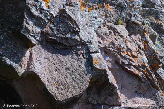 Gestein am Weg zum Monte Minerva-Plateau