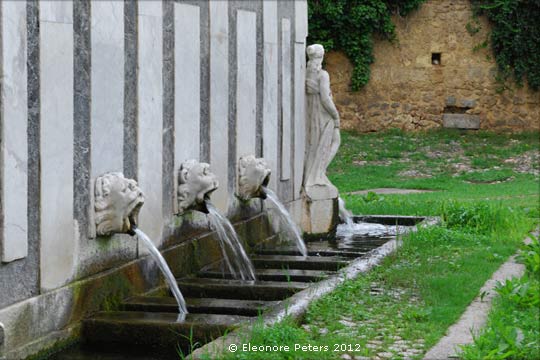 romanischer Brunnen Fontana di Rosello
