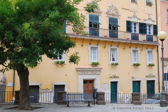 prächtig herausgeputzte Häuser in Sassari
