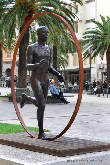 Läufer-Skulptur in Sassari