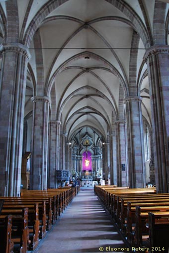 Dom von Bozen Mittelgang