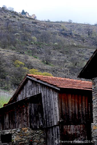 Staben und Schloss Juval oben
